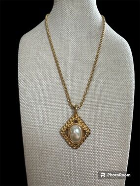Lady Remington Gold-Tone Rope Chain Necklace with Pearl Center Pendant